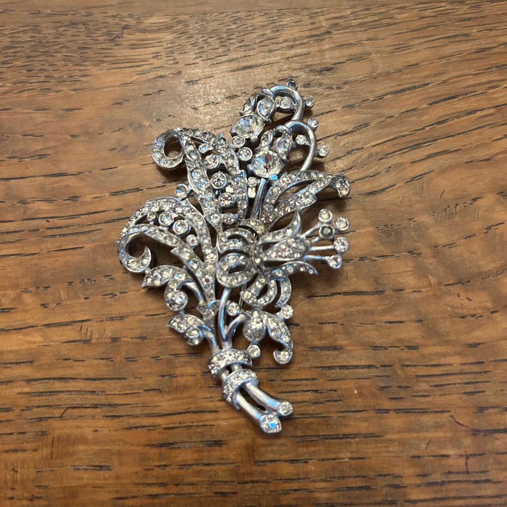 Stunning And Elegant Crown Trifari Fur Dress Clip 166$